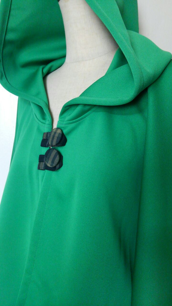 鮮やかグリーン　ショート丈ポンチョ　良質生地　～　カーディガン　羽織る　ぽんちょ　ジャケット　クーラー対策　夏 5枚目の画像