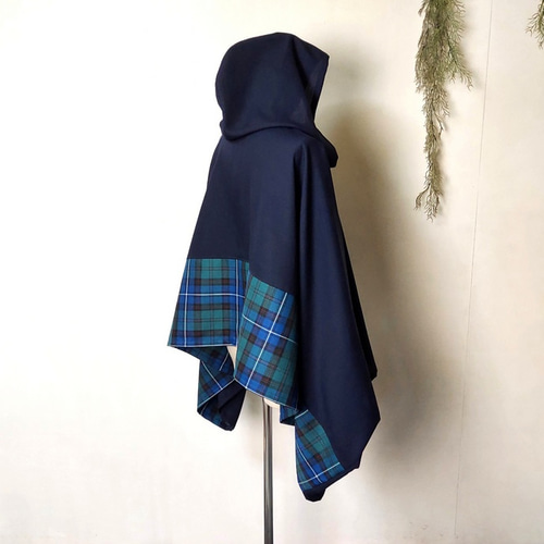 ショート丈 ネイビーのバイカラーポンチョ 再販 ～ 良質生地