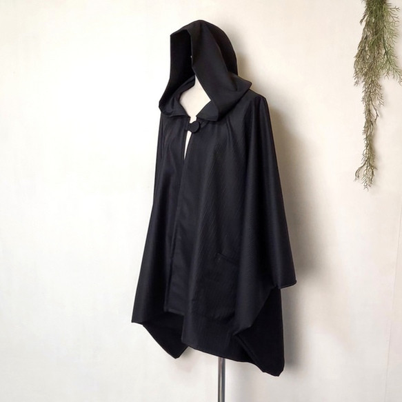 背中で切替 黒のポンチョ 再販 ～ 良質生地 コート ジャケット