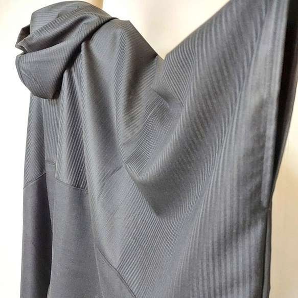 背中で切替　黒のポンチョ　再販　～　良質生地　コート　ジャケット　マント　ケープ　フォーマル 7枚目の画像