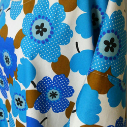 ゆったり着てね　鮮やかブルーの花　ワンピース　～　膝丈　チュニック　五分袖 4枚目の画像