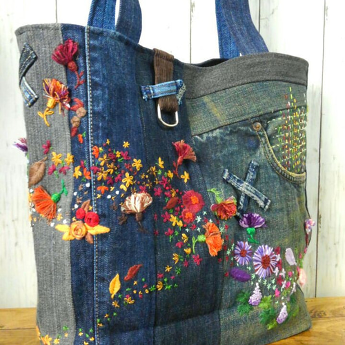 大きめ 花刺繍 デニムバック ~ リメイクバック パッチワーク 大きめ 花刺繍 デニムバック ~ リメイクバック パッチワーク