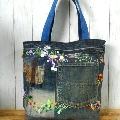 大きめ 花刺繍 デニムバック ～ リメイクバック パッチワーク