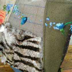 デニムとファーの　刺繍バック　～　デニムバック　デニムトート　リメイクバック　ファーバック 4枚目の画像