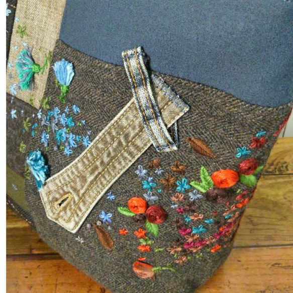 デニムとファーの　刺繍バック　～　デニムバック　デニムトート　リメイクバック　ファーバック 6枚目の画像