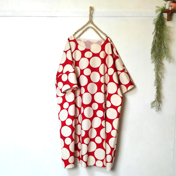 ゆったり着てね　赤白の水玉　ワンピース　～　チュニック　五分袖ワンピース　大きいサイズ　 1枚目の画像