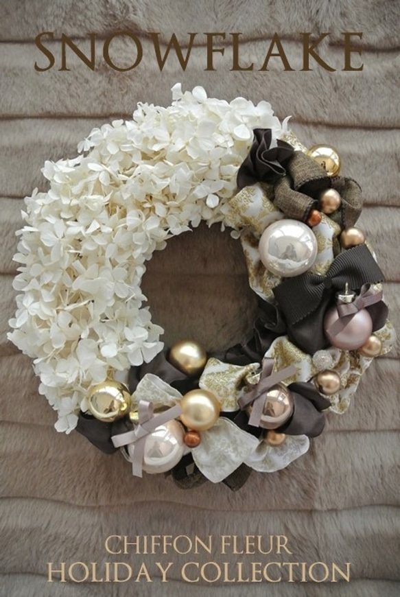 【再販】たっぷりリボンとオーナメント♩ホワイト×ゴールドのクリスマスリース♡ 1枚目の画像