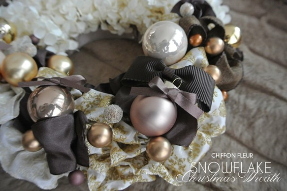 【再販】たっぷりリボンとオーナメント♩ホワイト×ゴールドのクリスマスリース♡ 2枚目の画像