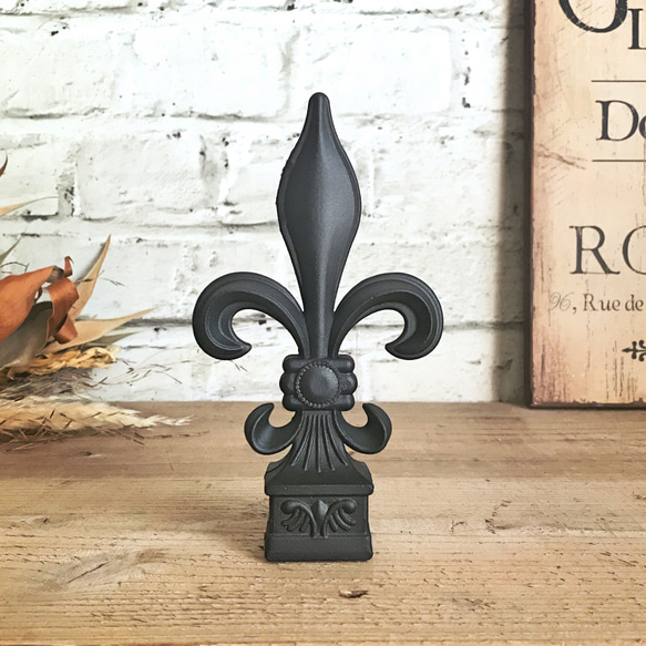 □フルールドリス 百合の紋章 メタルオブジェ【マットブラック