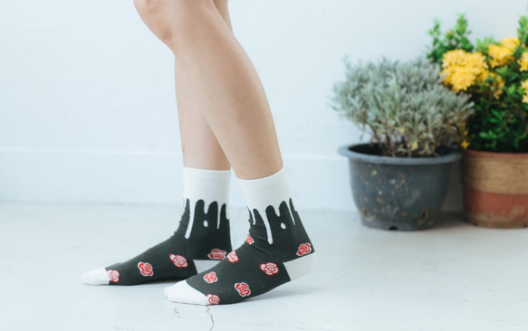 ◤バラの赤塗り ◤アリスシリーツ_ NAKID SOCKS__靴下_ショート 4枚目の画像