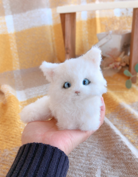 羊毛フェルト　手作り　猫　ブルーアイ 羊毛フェルト 手作り 猫 ブルーアイ 羊毛フェルト 猫 白猫 ブルーアイ