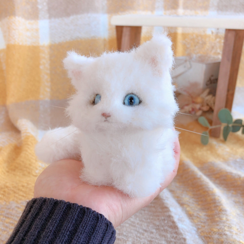 オリジナルペイント　白猫 青い目の白猫さん オーダー品(記録用) 羊毛フェルト ちくちく屋