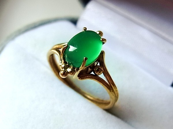 グリーンカルセドニーのアンティーク風リング オーバルカボション・カット