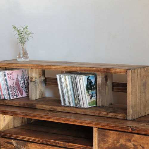 縦でも横でも使える飾り棚。CDラックにも。 棚・シェルフ・ラック