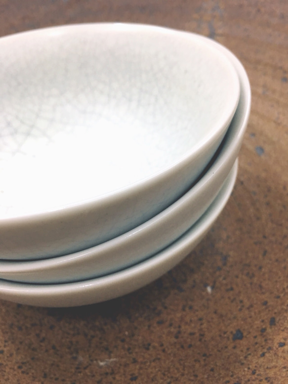 哥窯裂紋白瓷碗 第4張的照片