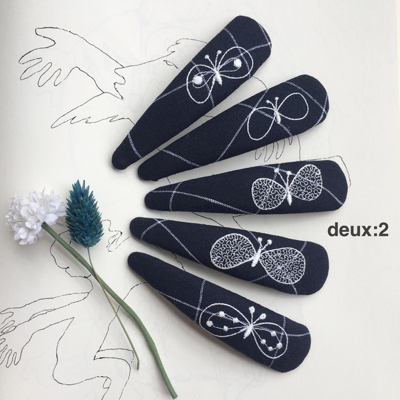 ミナペルホネン生地の大きなパッチンピン/Choucho/ちょうちょ/ネイビー  