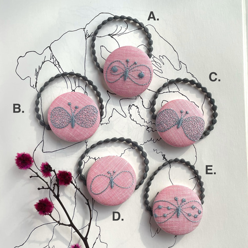 ミナペルホネン生地のヘアゴム/Choucho/ちょうちょ/ピンク/リネン/刺繍  