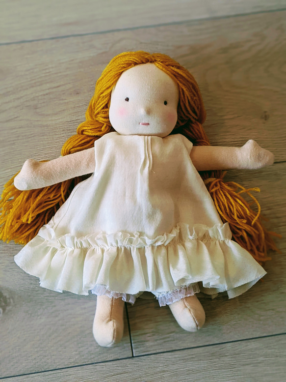 　ふりふりワンピースの手作り人形 3枚目の画像