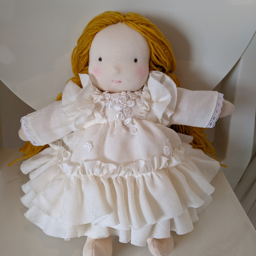 ふりふりワンピースを着せた手作り人形 ふりふりワンピースの手作り人形 その他人形 Kanon 通販