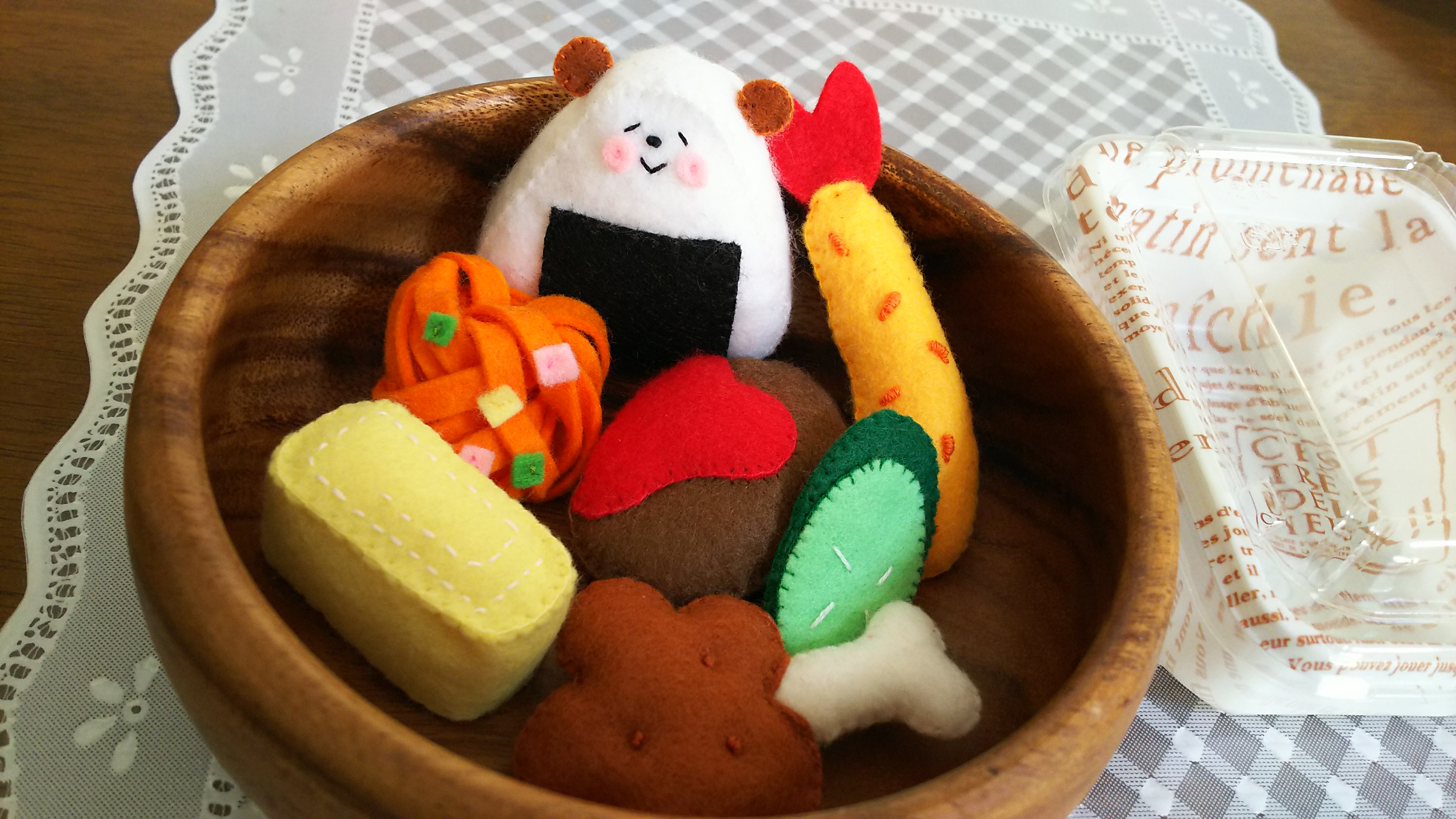 くまごろう　フェルトおままごと　ままごと　おにぎりセット　 しろたま 受注制作》フェルトままごと お弁当 ♪ くまさんおにぎり おもちゃ