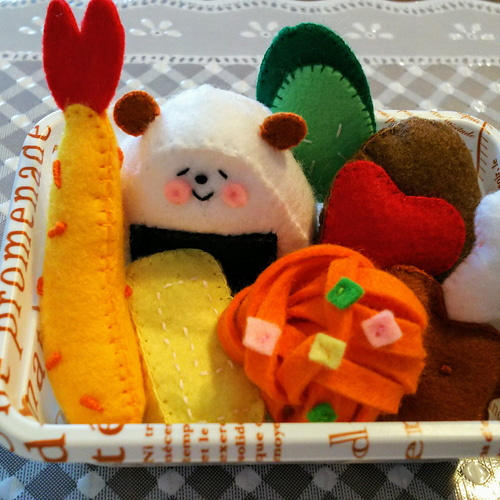 受注制作》フェルトままごと お弁当 ♪ くまさんおにぎり おもちゃ