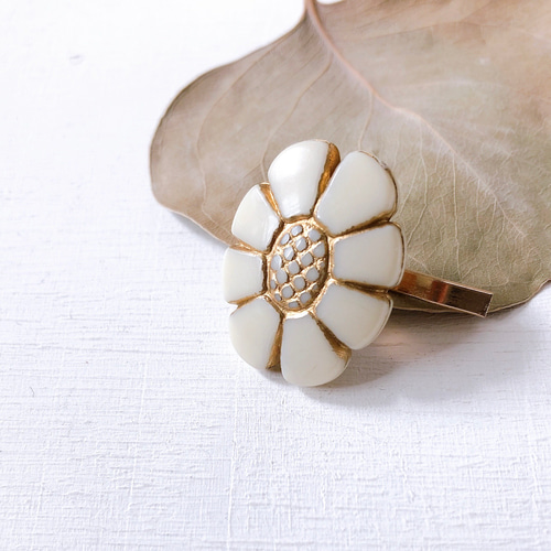 アンティークフラワーのミニポニーフック 花モチーフ径24×19mm 約