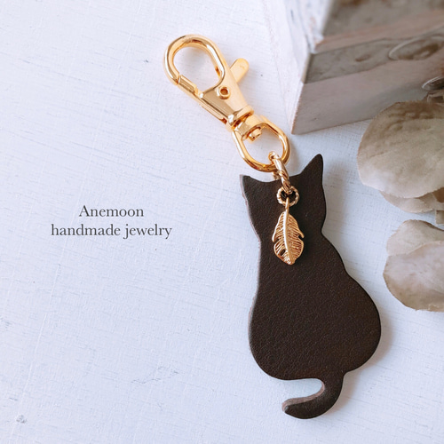 本革 猫のバッグチャーム/キーホルダー】ダークブラウン K16GP大きめ約