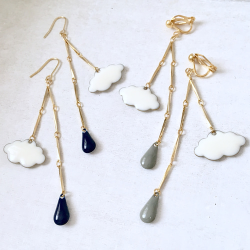 雲と雫と…ビンテージ風イヤリング/ピアス（ネイビー） ピアス