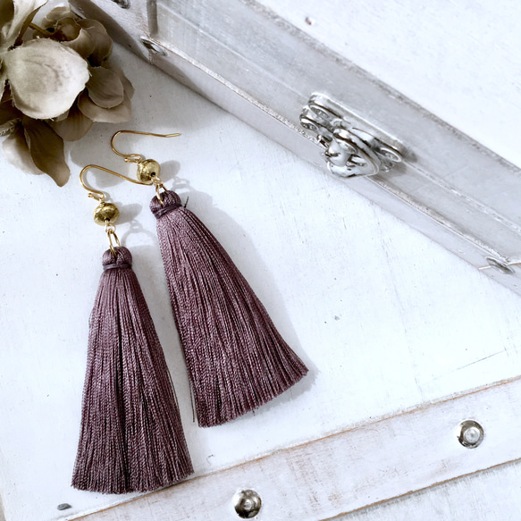 【1255】ロングタッセルのピアスイヤリング 揺れる 大ぶり ロング ビーズ タッセルピアス/イヤリング