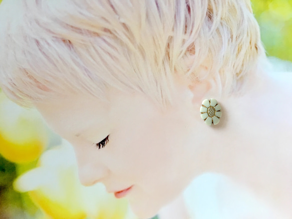 rétro flower earring/pierce  大size 2.3× 1.8cm 3枚目の画像