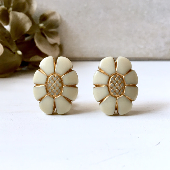 rétro flower earring/pierce  大size 2.3× 1.8cm 6枚目の画像