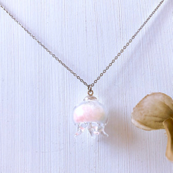 レインボークラゲのネックレス jellyfish necklace 2枚目の画像