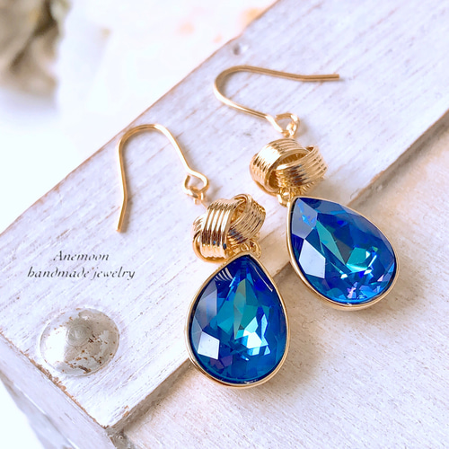 Swarovski 青色クリスタル ピアス Swarovski 青色クリスタル ピアス swarovski & gold knot piace