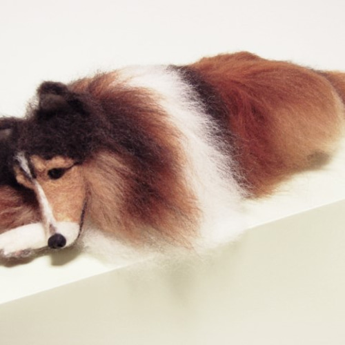 羊毛フェルトの犬・シェルティ・伏せ（1511） 羊毛フェルト tera 通販
