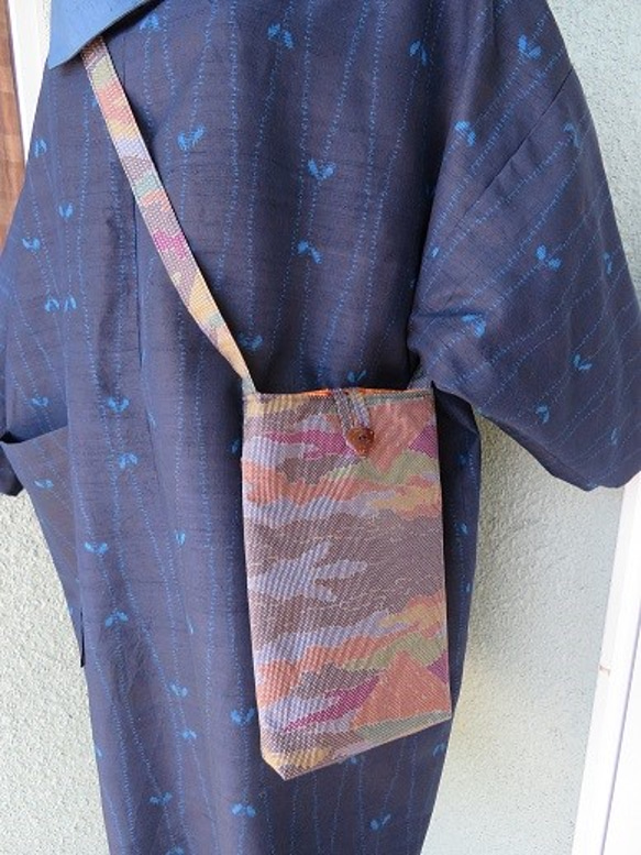 鮮やかな色大島紬のプチポシェット（送料無料） 1枚目の画像