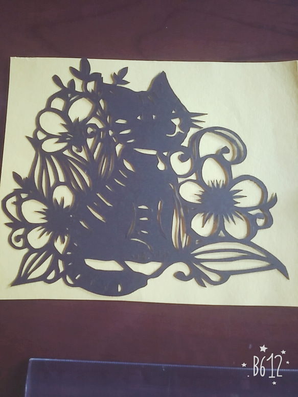 猫の切り絵。4枚 3枚目の画像