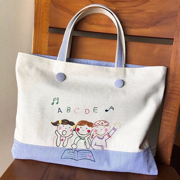 お名前いれます★手刺繍 レッスンバッグ〈英会話レッスン〉 1枚目の画像