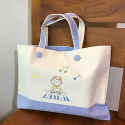 受注制作★お名前いれます★手刺繍レッスンバッグ〈ピアノboy〉 1枚目の画像