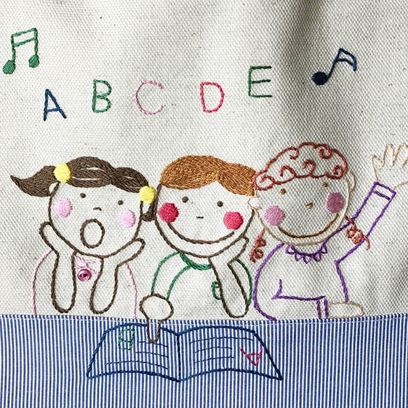 お名前いれます★手刺繍 レッスンバッグ〈英会話レッスン〉 2枚目の画像