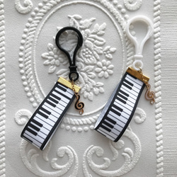 ピアノ鍵盤や楽譜柄のリボンキーホルダー 4枚目の画像
