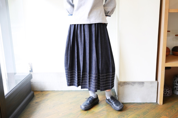 73渚のピンタックバルーンスカート73cm丈インディゴデニム 3枚目の画像