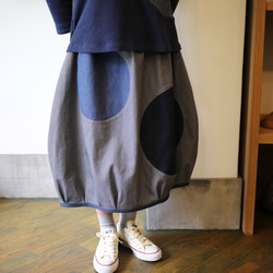 木の実の{raku raku}グレーデニム バルーンスカート70cm丈 2枚目の画像