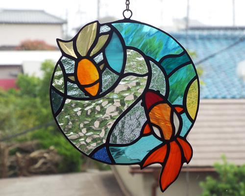 ステンドグラス　金魚　パネル　サンキャッチャー ステンドグラス 金魚のサンキャッチャー | iichi 日々の暮らしを