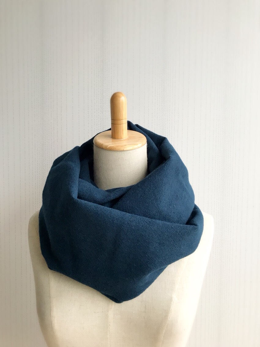 ウールガーゼのスヌード＊ネイビー＊ねじりあり