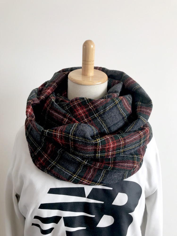 ふんわりあたたか　ウールガーゼのスヌード＊グレー×レッド