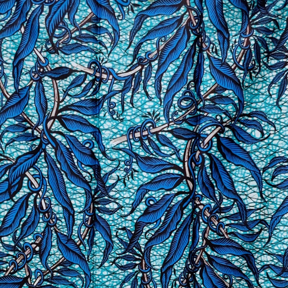 [生地のみ：120cm×30cm] Vlisco社 Wax Black Print【12. 青の植物】 2枚目の画像