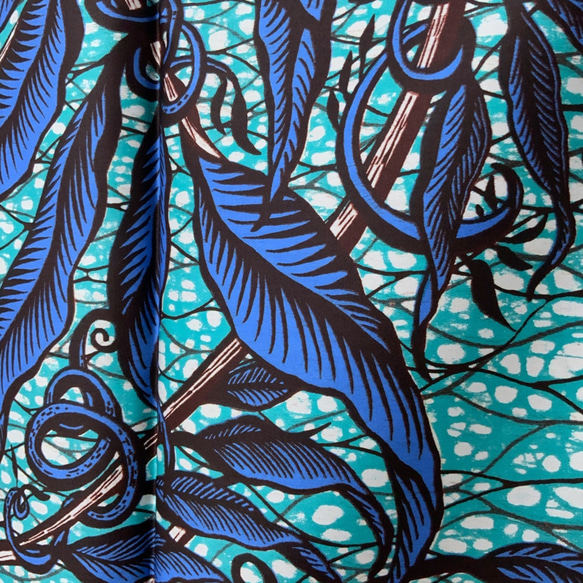 [生地のみ：120cm×30cm] Vlisco社 Wax Black Print【12. 青の植物】 6枚目の画像
