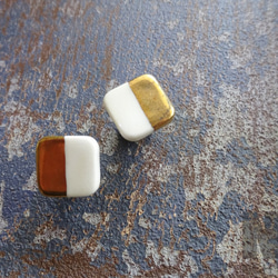 金色方形雙色耳環/耳環（白色） 第2張的照片