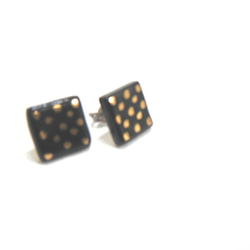 金彩dot square pierce/earring（黒） 1枚目の画像