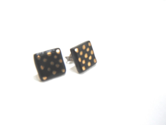 金彩dot square pierce/earring（黒） 1枚目の画像